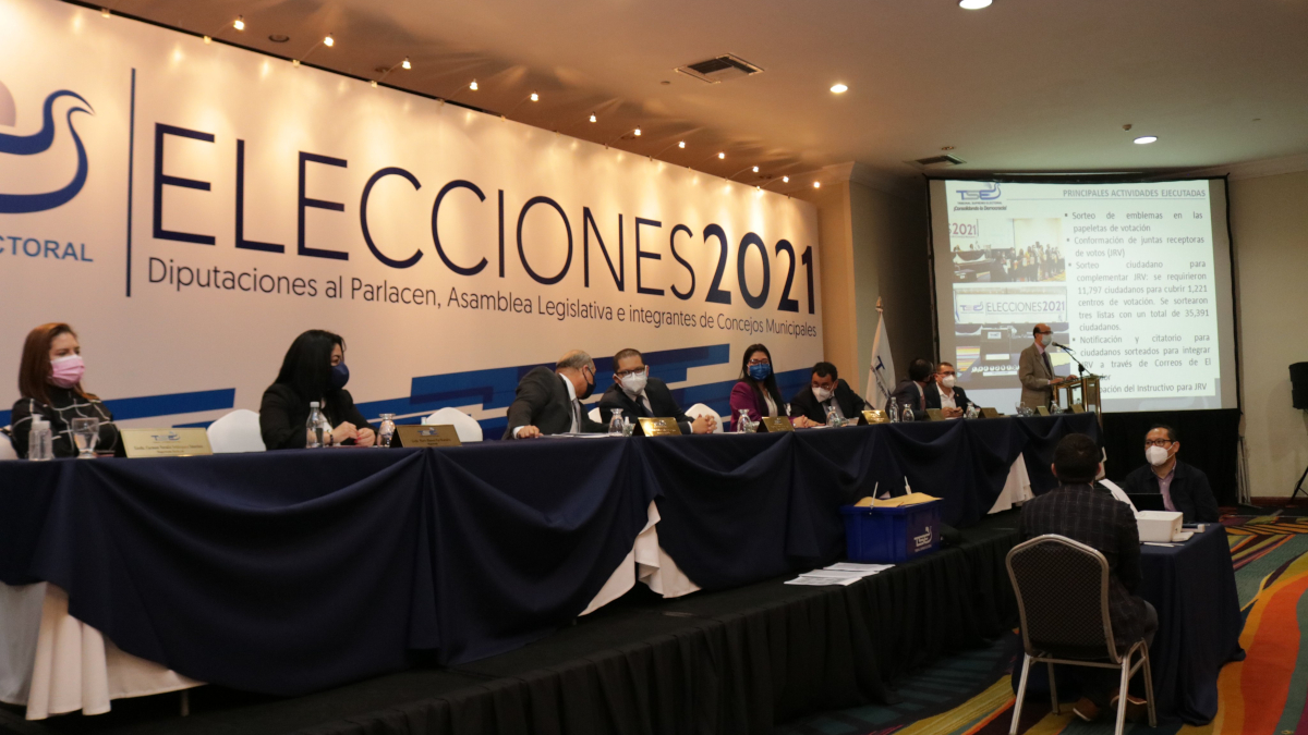 Elecciones 2021: el Organismo Colegiado del TSE realizó una reunión informativa con autoridades de los partidos políticos contendientes, en la cual se dio detalles del avance del Plan General de Elecciones y sobre el procedimiento de registro y transmisión de resultados electorales preliminares