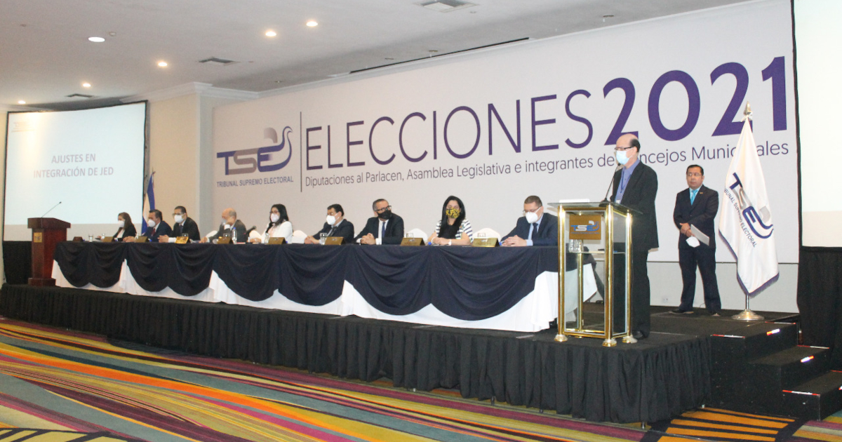 Elecciones 2021: Con la presencia de los partidos políticos, Junta de Vigilancia Electoral y medios de comunicación, el TSE realizó este 8 de octubre la distribución de cargos y sorteo de la quinta posición para integrar las Juntas Electorales Departamentales