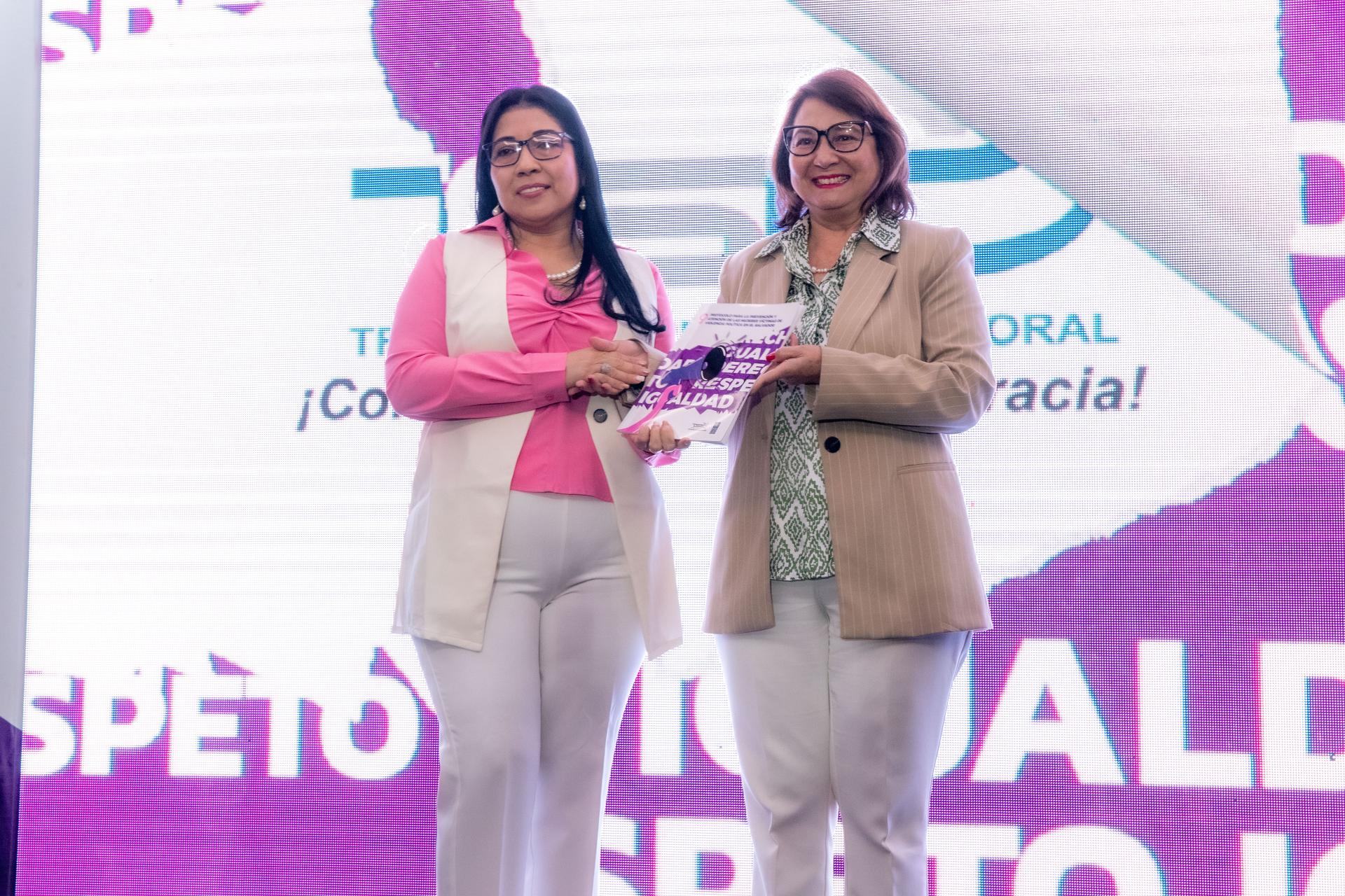 El Tribunal Supremo Electoral (TSE) presentó hoy el Protocolo para la Prevención y Atención de las Mujeres Víctimas de Violencia Política en El Salvador, un documento elaborado con el apoyo del Programa de las Naciones Unidas para el Desarrollo (PNUD)