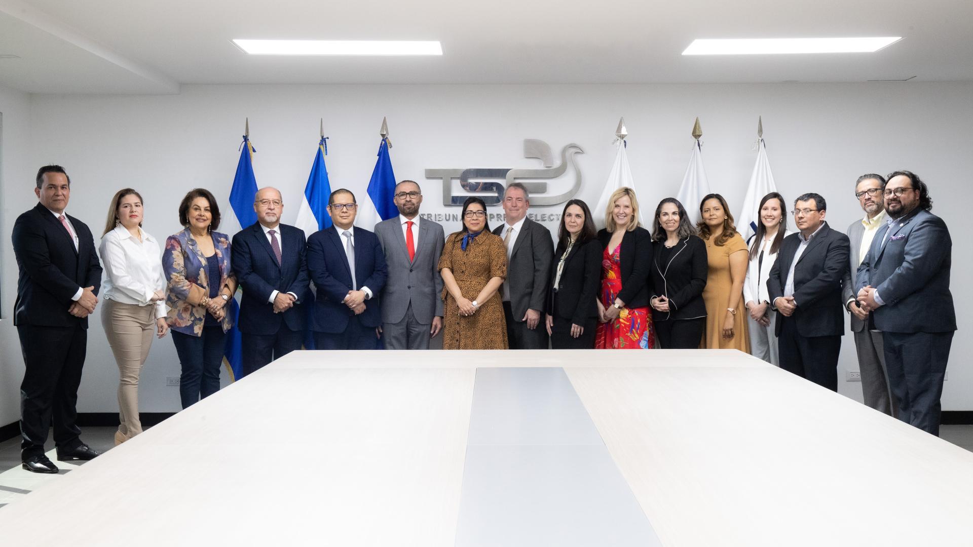 El pleno de Organismo Colegiado recibió hoy la visita del Consorcio para el Fortalecimiento de los Procesos Electorales y Políticos (CEPPS)