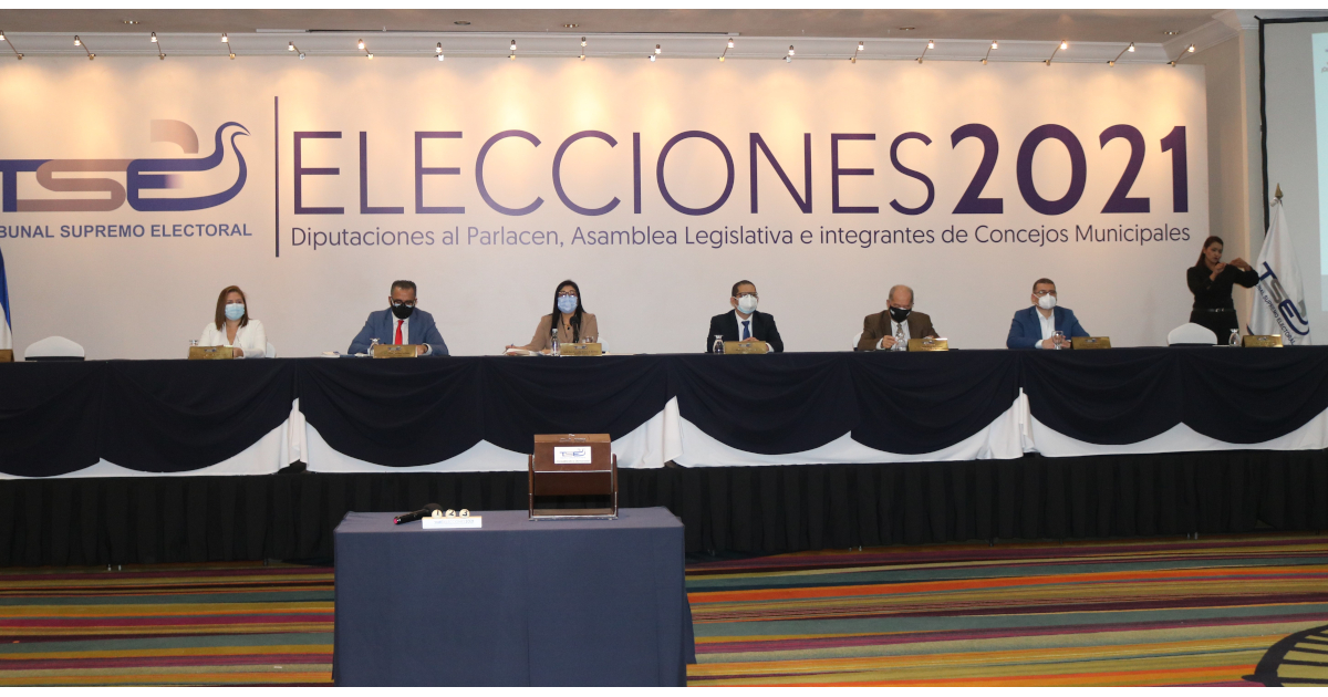 Elecciones 2021: El Tribunal Supremo Electoral realizó este 22 de diciembre el sorteo de ciudadanas y ciudadanos inscritos en el padrón electoral para complementar las Juntas Receptoras de Votos (JRV), de acuerdo a los artículos 99, 100 y 102 del Código Electoral.